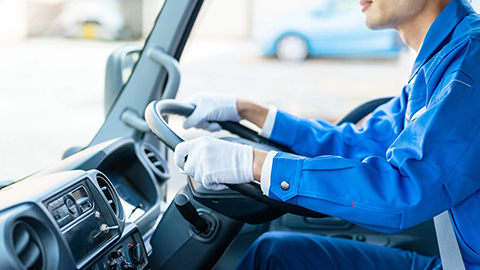 ルート固定の大型トラックドライバー（静岡県湖西市）